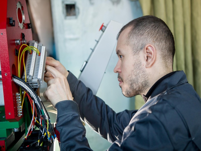 Different types of Electrical specialists Different types of Electrical specialists